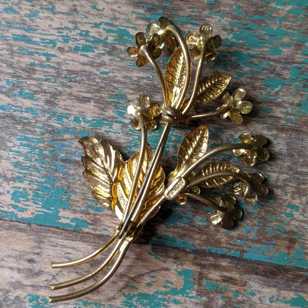 Vintage AUSTRIA Painted Metal & Rhinestone Crystal Yellow Flower Brooch - Picture 6 of 9